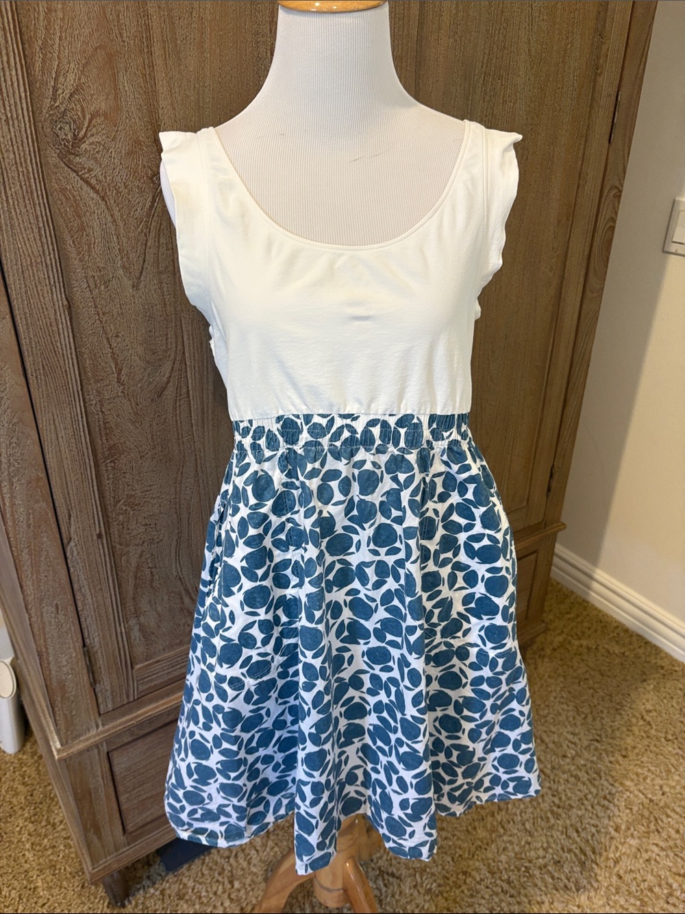 Sleeveless White & Blue Leaf Print Fit-and-Flare Dress